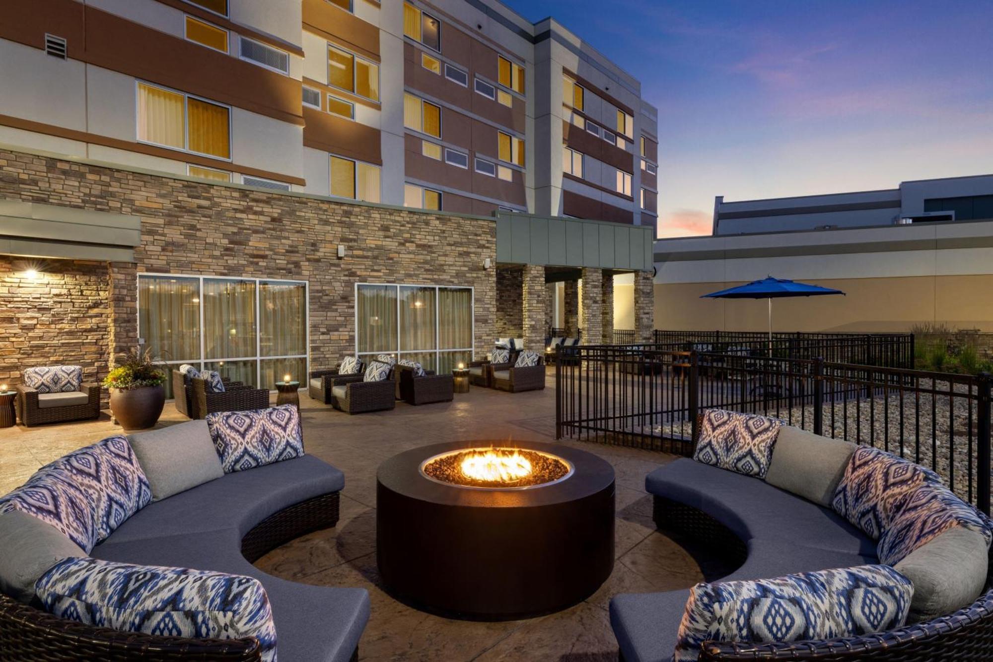 Hotel Courtyard By Marriott Omaha Bellevue At Beardmore Event Center Exterior foto